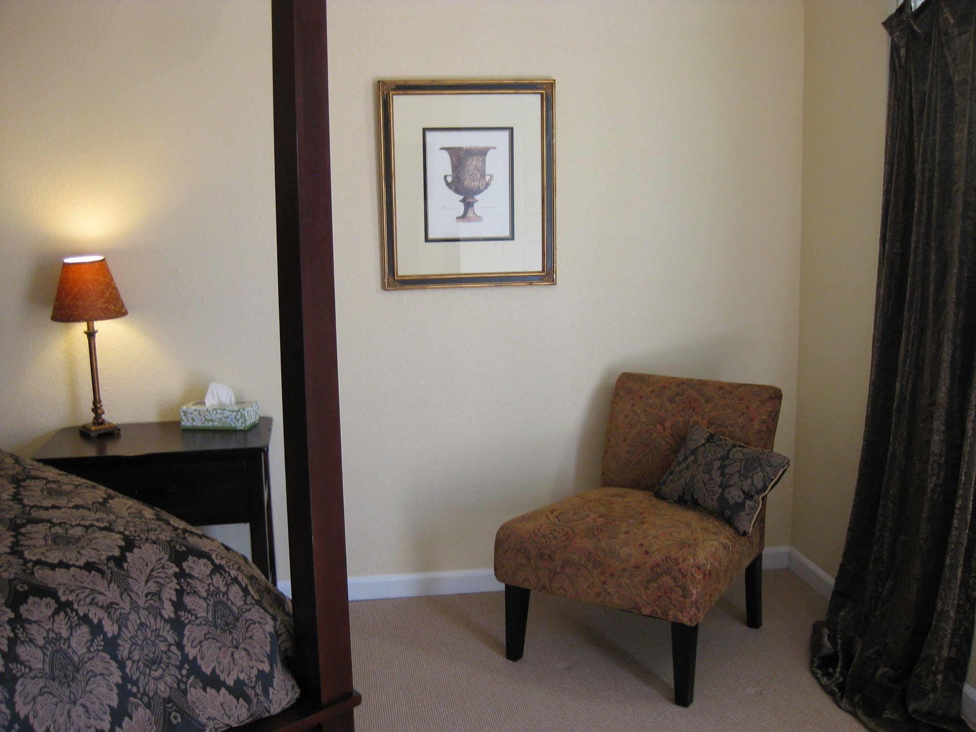 Square Inn Wimberley Esterno foto