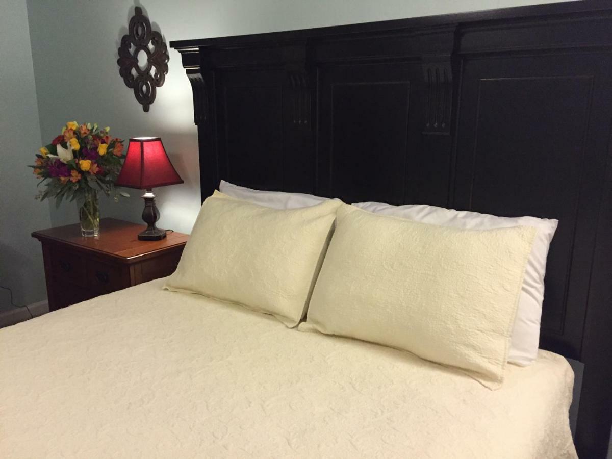 Square Inn Wimberley Esterno foto