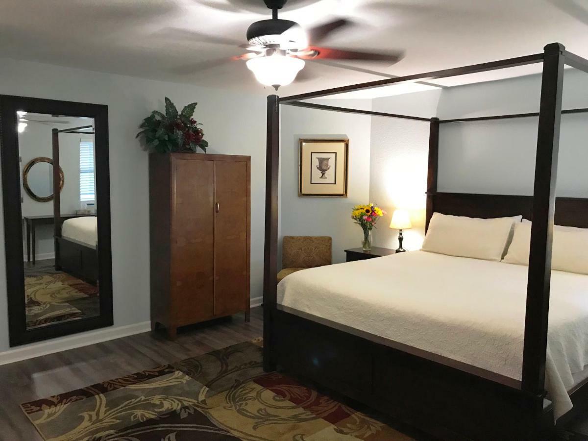 Square Inn Wimberley Esterno foto