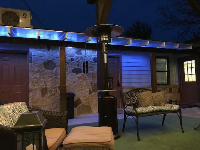 Square Inn Wimberley Esterno foto