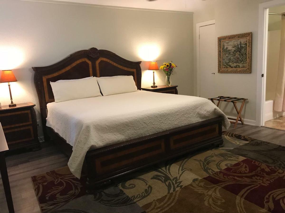 Square Inn Wimberley Esterno foto