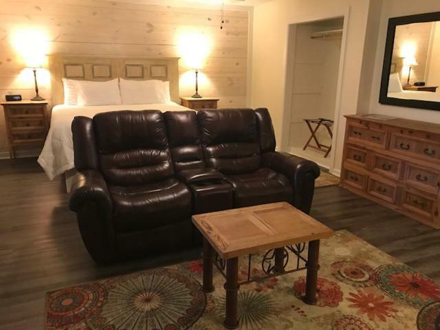 Square Inn Wimberley Esterno foto